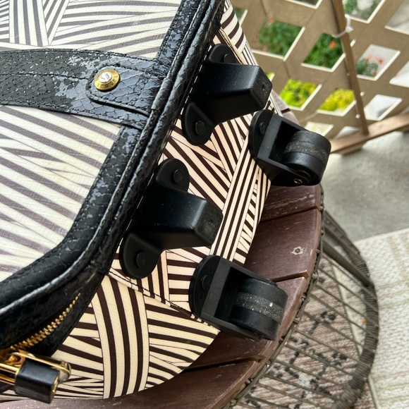 Henri Bendel striped Hatbox Luggage - Picture 3 of 10